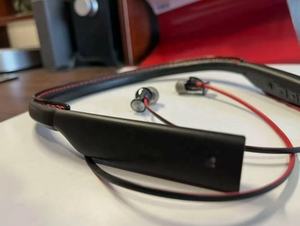 Vente en gros d'originaux casques d'encolure sans fil OEW écouteurs intra-auriculaires dynamiques sans fil <span class=keywords><strong>Momentum</strong></span> écouteurs de sport rechargeables - Product Image 2