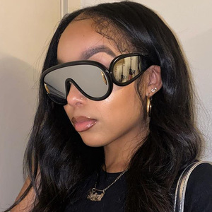 Peeqi New Girl Hot montatura grande un pezzo Cool <span class=keywords><strong>occhiali</strong></span> <span class=keywords><strong>da</strong></span> <span class=keywords><strong>sole</strong></span> Y2K futuristico Punk Outdoor giallo <span class=keywords><strong>occhiali</strong></span> <span class=keywords><strong>da</strong></span> <span class=keywords><strong>sole</strong></span> 2024 - Product Image 6