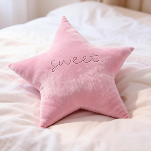 Almohada de Peluche Personalizada con Bordado de Estrella y Luna - Cojín Decorativo con Diseño Celestial Bordado, Juguete de Peluche Suave para Abrazar - Product Image 1