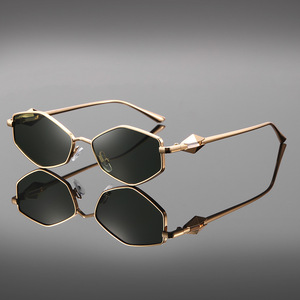 Gafas de Sol Metálicas con Marco de Diamantes, Polarizadas UV400, Lentes de Moda para Streetwear, Conducir y Viajar - Product Image 1