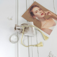 Pochette de luxe en velours doré avec cordon de serrage, décorée d'un pompon, en flanelle douce, pour bijoux, parfums et emballages cadeaux