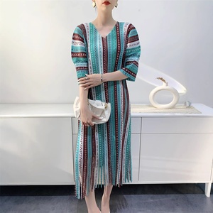 Ultimo <span class=keywords><strong>Modello</strong></span> 2025 Abito da <span class=keywords><strong>Donna</strong></span> con Gonna Plissettata a Righe e Frange, 100% Cotone, Stile Casual, Abito di Alta Gamma per Vacanze - Product Image 4