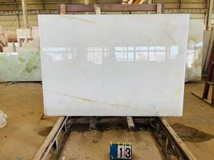 Dalles d'onyx translucide blanc alabastre modernes polies pour sols intérieurs effet nuage, îlots lumineux et sculptures murales sacrées - Product Image 3