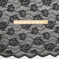 Kain renda poliester hitam dengan tepi bergelombang motif bunga mawar