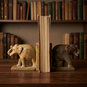 Porte-livres en pierre savonneuse en forme d'éléphants - Product Image 1