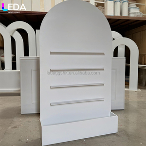 Décoration de bienvenue de mariage moderne de luxe LEDA avec arrangement floral en acrylique blanc et porte-bouteilles à champagne - Product Image 2