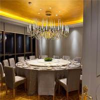 Lustre en fer forgé et cristal de luxe moderne pour salon, finition dorée, éclairage LED avec télécommande, idéal pour hall d'hôtel, villa