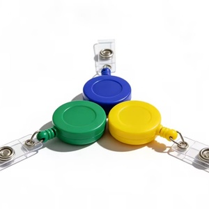 ขายส่งจากโรงงานโดยตรง คลิปหนีบบัตรพนักงานแบบพับเก็บได้ สีสันสดใส พร้อมที่ใส่บัตรและสายคล้องคอ - Product Image 4
