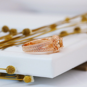 Anello in Cristallo Traforato con Taglio Rotondo per Donne, Motivo Floreale, Elegante Accessorio Moda per Uso Quotidiano e Feste - Product Image 4