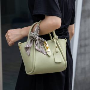 Sacs seau et sacs bandoulière en cuir véritable pour femmes, nouveau style <span class=keywords><strong>tendance</strong></span> 2026, fabrication sur mesure - Product Image 4