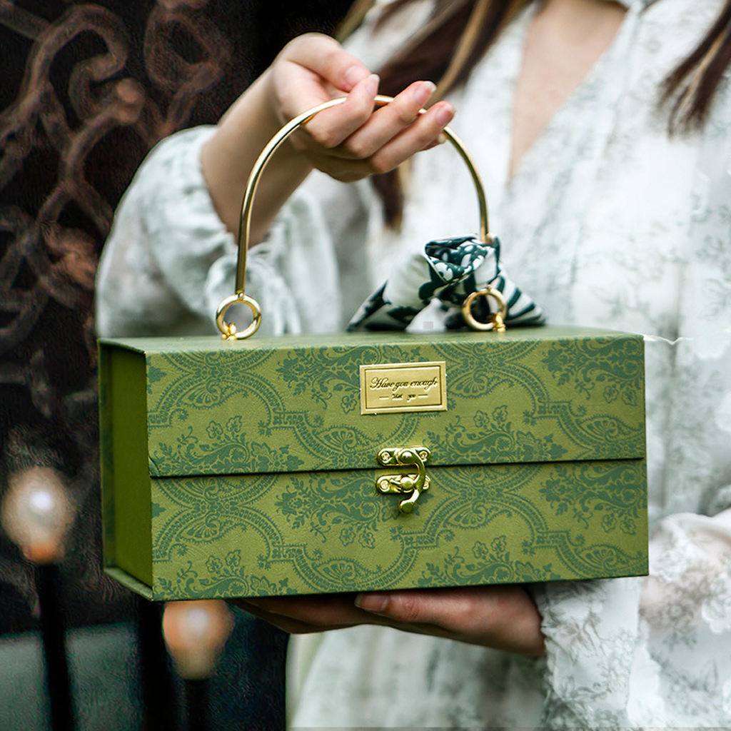 High-End Fashion Custom Color Gift Box with Handle for Daily Travel and Gift Packaging Made from High Quality Paper