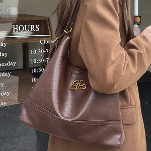 กระเป๋าโท้ทผู้หญิงเมอร์ลาดหนังสีน้ำตาล ปิดด้วยซิป ตกแต่งด้วยโซ่ ใช้ได้ทุกวัน - Product Image 3