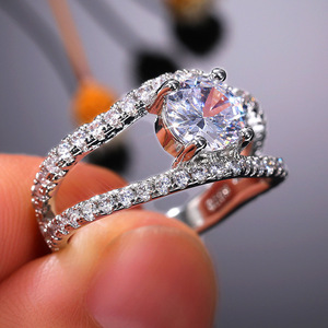 Anello a doppia fila con pavé per donna, gioiello romantico e alla moda - Product Image 4