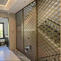 Art de la bouteille en acrylique moderne avec cadre en aluminium doré pour la décoration d'hôtels de luxe et d'espaces commerciaux