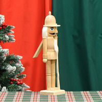 Poupée de soldat casse-noisette en bois fabriquée à la main avec pistolet peint à la main décoration de noël écologique pour cadeau d'ornement de vacances