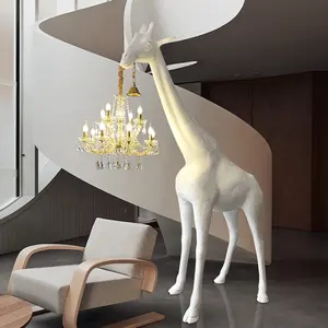 Fiberglas Skulptur Stehlampe Harz Kunst Giraffe Statue Home Event Lieferant Weihnachten Hirsch Skulptur