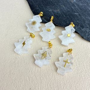 Cadeaux de Noël tendance : Pendentif en cristal de quartz naturel sculpté en forme de sapin avec breloque œil pour cadeau de fêtes - Product Image 1