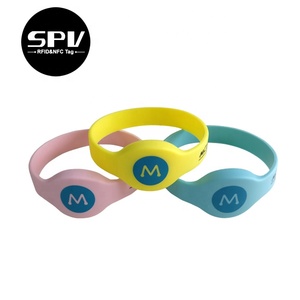 Pasivo <span class=keywords><strong>RFID</strong></span> <span class=keywords><strong>MIFARE</strong></span> Classic NTAG 213 Chip Programable Pulsera de silicona Ajustable 13,56 MHz Pulsera lavable - Product Image 1