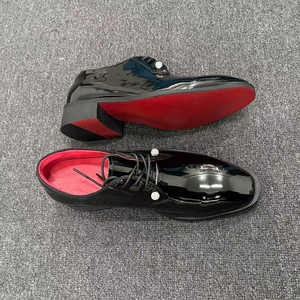 Zapatos de Cuero para Hombre con Suela Gruesa, Casuales, de Negocios, Negros Brillantes con Suela Roja - Ideales para Bodas y Eventos Formales - Product Image 5
