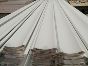 <span class=keywords><strong>Corniche</strong></span> de plafond en bois de pin apprêté - Product Image 6