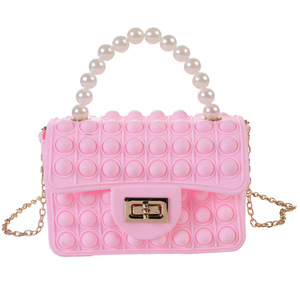 Borsa Popper in Silicone a Forma di Bolla d'Amore, Borsa Antistress con Manico in Finta Perla, Graziosa Borsa a Tracolla con Catena - Product Image 5