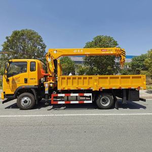 Camión Sinotruk de 5 Toneladas con Grúa Montada para Instalación de Vallas Publicitarias y Rescate en Campo, Personalizable Bajo Demanda - Product Image 3