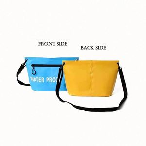 Sac de toilette étanche en PVC pour voyage en extérieur avec bandoulière, fermeture éclair et design vertical pour maquillage et natation - Product Image 4
