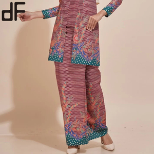 ชุดกระโปรงสีชมพูสำหรับผู้หญิงกระโปรงพิมพ์ลายดอกไม้และลายเรขาคณิตออกแบบได้ตามต้องการแฟชั่นผ้าบาติก - Product Image 4