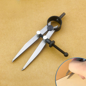 Outils en cuir de qualité bricolage personnalisables OEM & ODM jauge de boussole de traçage étrier à ressort diviseur support de bord jauge d'espacement - Product Image 2