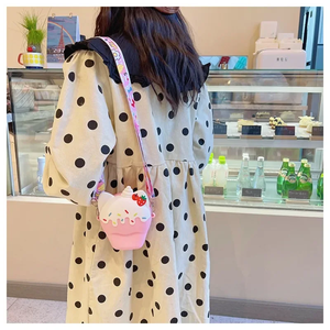 กระเป๋าซิลิโคนกันน้ำลายการ์ตูนญี่ปุ่นสำหรับเด็กและเด็กผู้หญิงกระเป๋าคาดลำตัวขนาดเล็กมีซิปปิดกระเป๋าใส่เหรียญ - Product Image 5