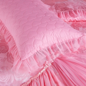 Ensemble de literie de mariage princesse rose en dentelle jacquard de style coréen avec oreillers en forme de cœur - Product Image 5