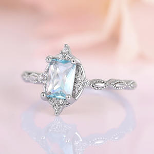 Anello H388 in Moissanite, Argento 925, Taglio Smeraldo, Montatura a Griffe, Fede di Fidanzamento da Donna - Product Image 6