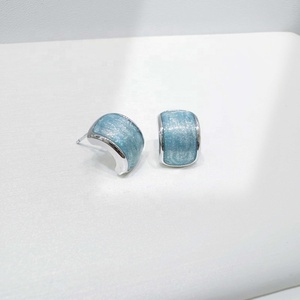 ต่างหูเงินแท้ 925 ประดับพลอยทรงหนา สไตล์ตะวันตก ราคาโรงงาน รุ่นใหม่ล่าสุด หรูหรา สวยงาม สำหรับผู้หญิง ตกแต่งด้วยเคลือบสี - Product Image 3