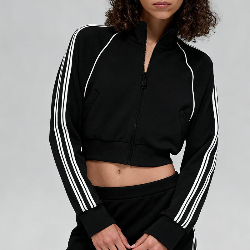 เสื้อสีดำ