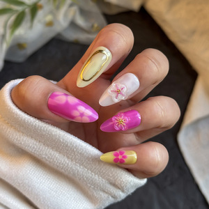 Faux ongles 3D sculptés en feuille d'or à presser, 24 pièces - Forme amande, tendance et sexy, pour femmes, vente en gros, logo personnalisé OEM - Product Image 4