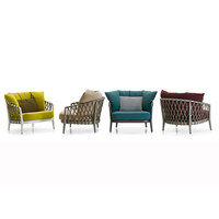 Ensemble de canapé et table basse d'extérieur décontracté et simple ; Chaises de canapé en osier ; Mobilier de jardin minimaliste moderne et mobile pour patios et jardins