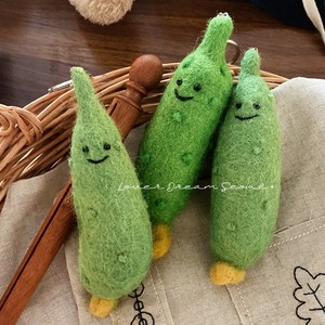 Adorabile Portachiavi Autunno/Inverno in Feltro di Lana Verde a Forma di Verdura, Ciondolo per Borsa Cucito a Mano, Carino e Alla Moda con Senso di Alta Qualità - Product Image 4