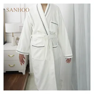 SANHOO 100% pamuk Kimono yaka kadife bornoz özel işlemeli Logo siyah boru bornoz otel için