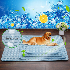 Alfombra Refrescante para Perros y Gatos, Transpirable, Lavable, Portátil, para Viajes, Uso en Verano e Invierno - Product Image 3