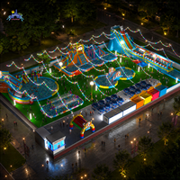 Parc aquatique gonflable extérieur avec piscines, toboggans et zones de jeux familiales pour parcs d'attractions et entreprises d'événements