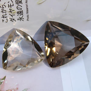 <span class=keywords><strong>Prix</strong></span> de gros sculpté à la main en cristal de quartz fumé naturel grand triangle octogone <span class=keywords><strong>diamant</strong></span> pour pendentif - Product Image 4