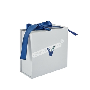 Scatola Regalo Magnetica Bianca Personalizzata a Forma di Libro, Confezione Rigida in Cartone con Chiusura a Nastro per Prodotti di Lusso - Product Image 3