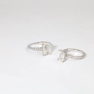 Bague de fiançailles en diamant de laboratoire taille émeraude, confectionnée en or blanc massif 14 carats, élégant cadeau de promesse, design de bijoux raffinés - Product Image 3