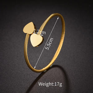 Bracelets tendance en <span class=keywords><strong>fil</strong></span> d'acier inoxydable avec joli double cœur - Breloque ajustable personnalisable avec nom ou lettre pour <span class=keywords><strong>bracelet</strong></span> jonc - Product Image 2