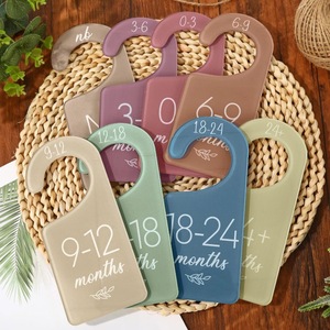 Percha acrílica personalizada para dividir la ropa, colgador cortado con láser, tipo colgante, gancho divisorio para armario de guardería de bebé, armario de tiendas - Product Image 1