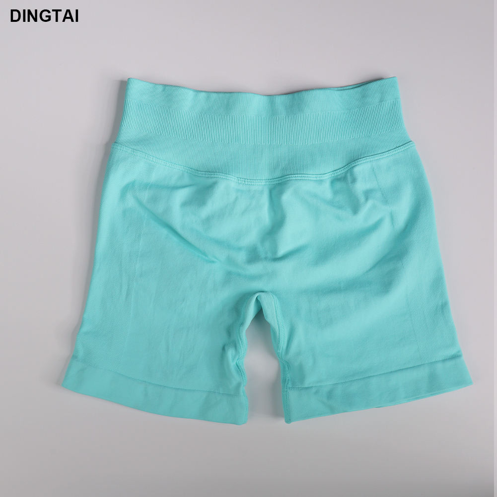 สีเขียวมิ้นต์สั้น