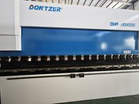 Machine de pliage entièrement automatique DHS-110/4500 pour tôles d'aluminium avec table de travail de 4500 mm, moteur et composants de transmission