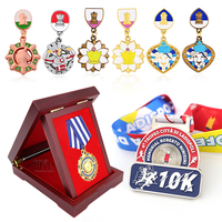 Fabricante personalizado Metal deportes Honor Medalla Premio Cinta Bar insignia medallas fundición caja de madera medallón personalizado