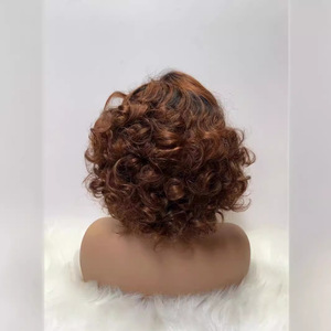 Perruque courte double trame 4x4 |    Cheveux brésiliens Remy colorés |   Ondulation lâche et volumineuse et dentelle transparente sur le devant - Product Image 3