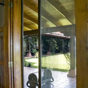Moustiquaire <span class=keywords><strong>coulissante</strong></span> rétractable pour porte et fenêtre, en fibre de verre de haute qualité, installation facile pour tous types de portes - Product Image 2